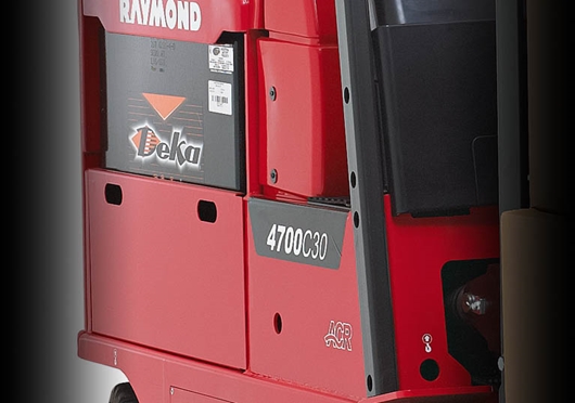 Raymond 4700 4-wheel sit down counterbalance lift truck