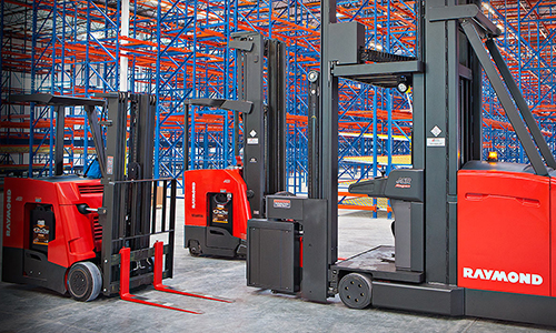 charging a raymond forklift truck