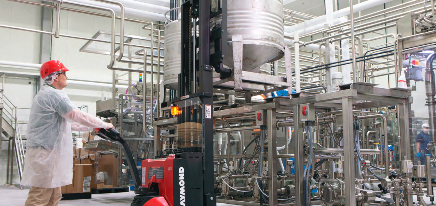 Apiladores de tarima: eficiencia, ergonomía y potencia en cada maniobra