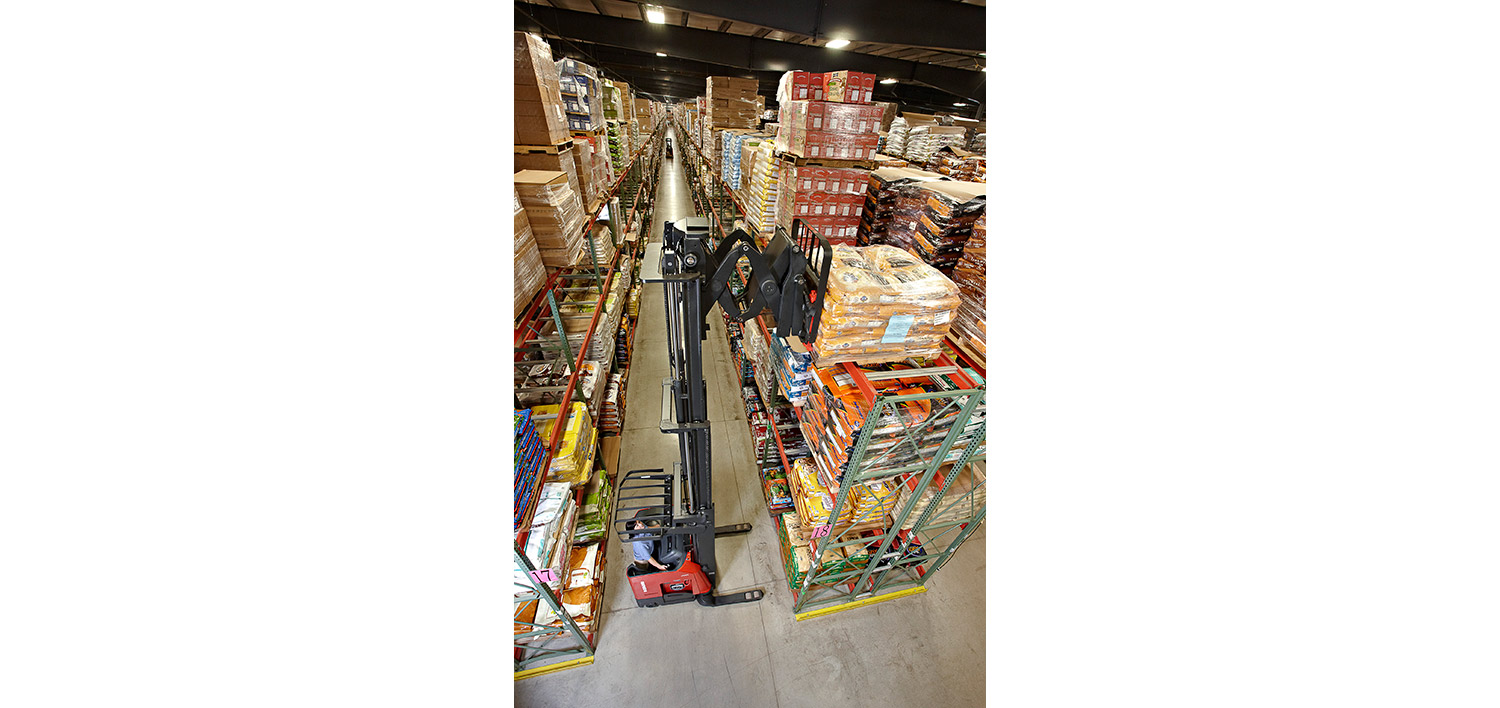 Señalización Inteligente y Rutas Eficientes en Almacenes Industriales