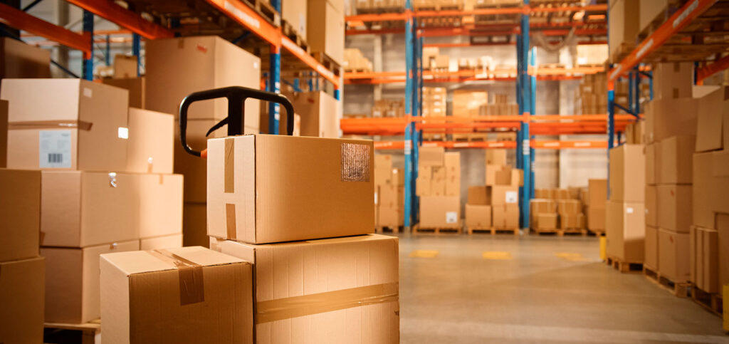 Electrificación de flotas de carga: beneficios ambientales y financieros para centros de distribución